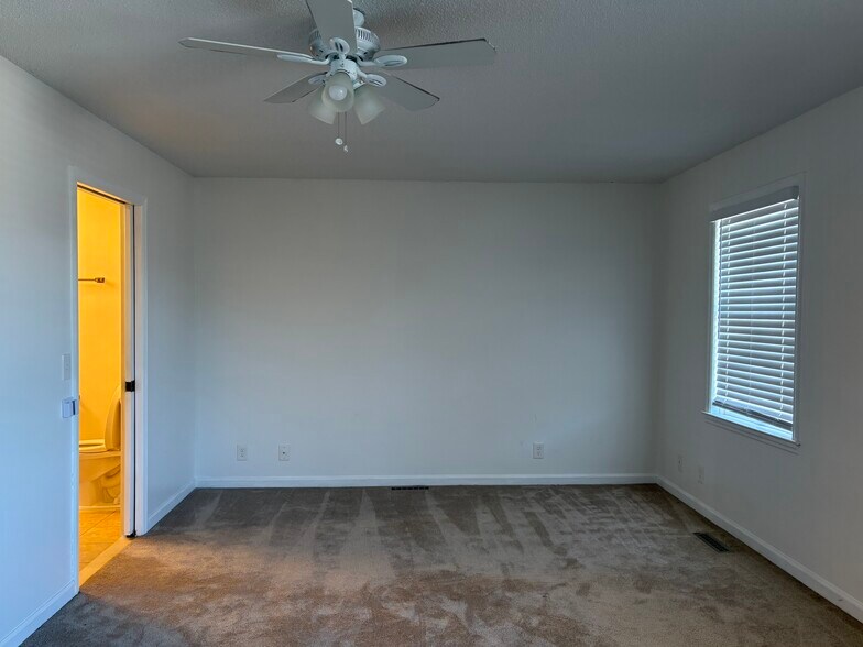 Building Photo - 1410 Skyline Dr