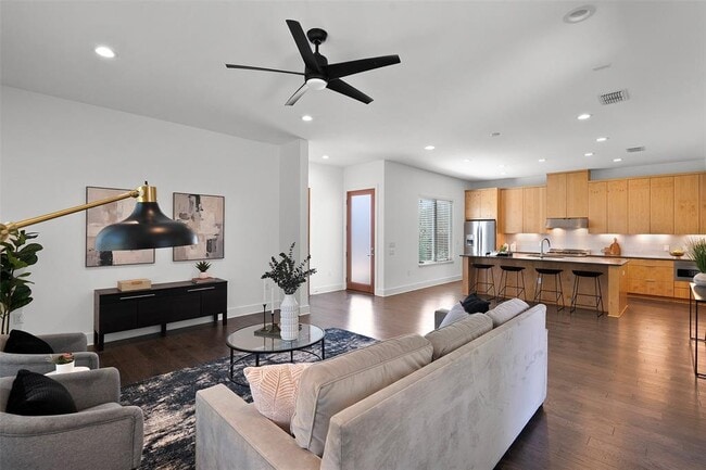 Building Photo - 7813 Mullen Dr