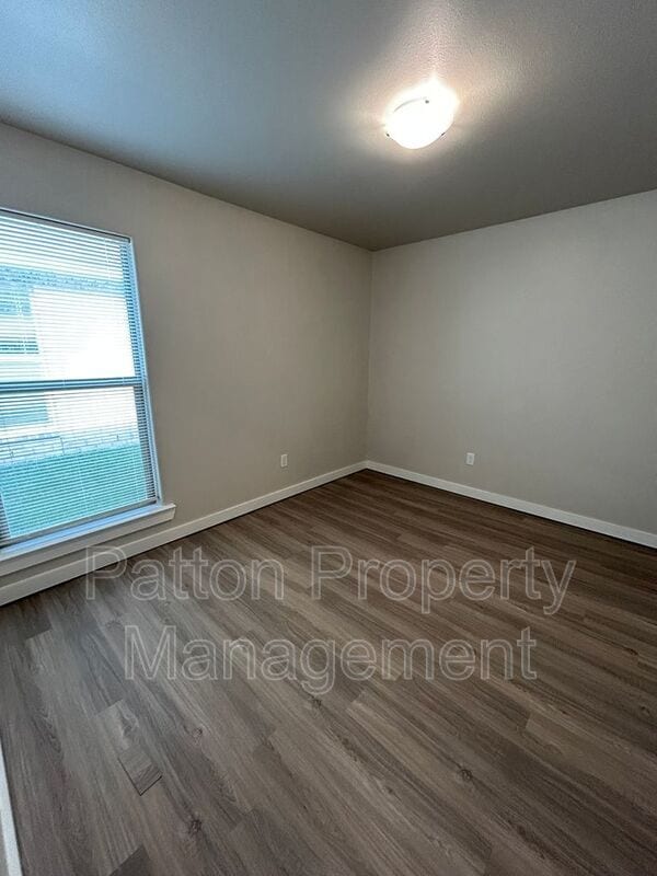 Building Photo - 6904 Athens St