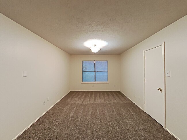 Building Photo - 9818 Golden Prairie Ln