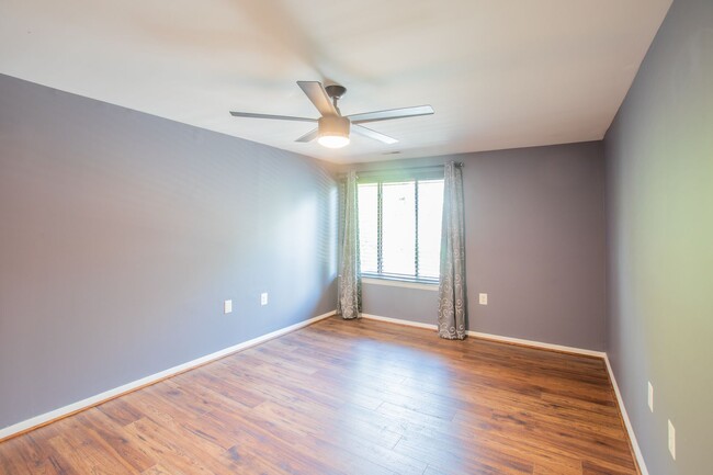 Building Photo - Lovely 2 BR/2 BA Condo in Germantown!