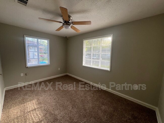 Building Photo - 201 Rosewood Dr