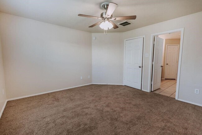 Building Photo - 11818 Canyon Falls Dr