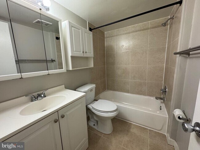 Building Photo - 7597 Gales Ct