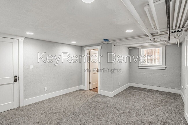 Building Photo - 945 N Washington St