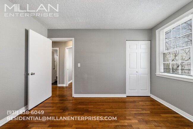 Building Photo - Great Location with Easy Access to Fort Campbell & Downtown