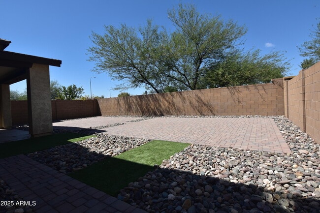 Building Photo - 250 E Wisteria Dr
