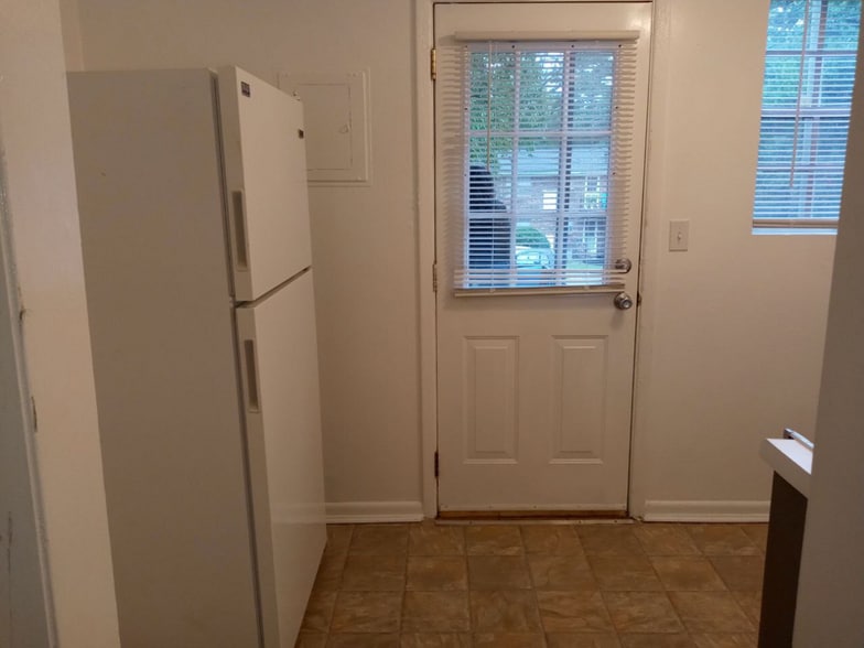 Building Photo - 1384 Church St