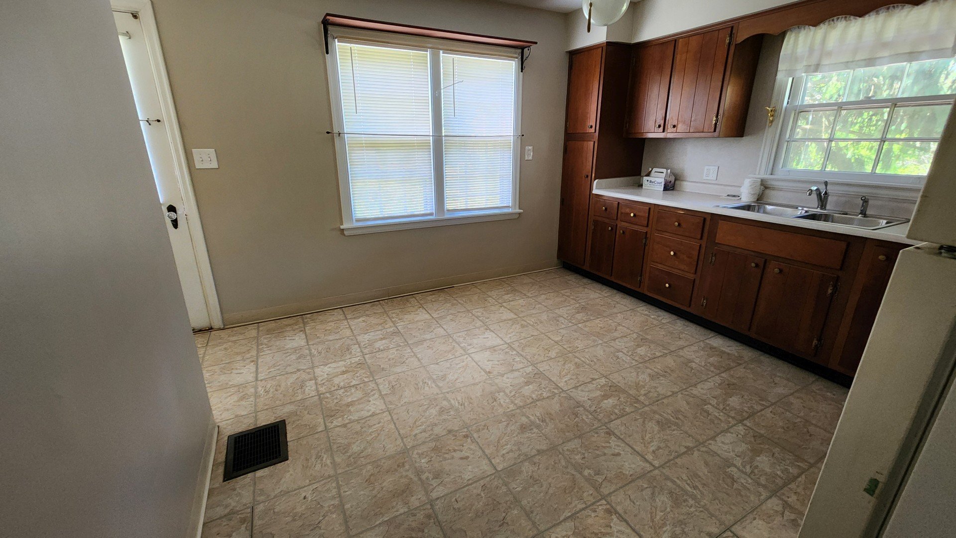 Building Photo - 7771 Cheviot Ave