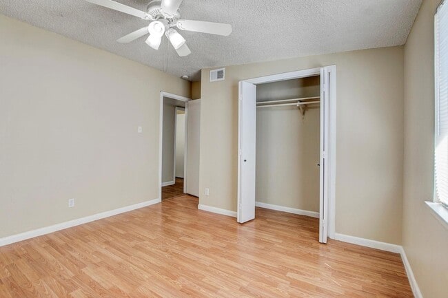 Building Photo - 2408 Longview St
