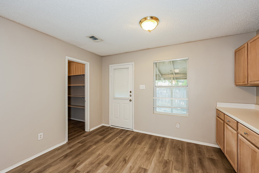 Building Photo - 548 Magdalen Ave