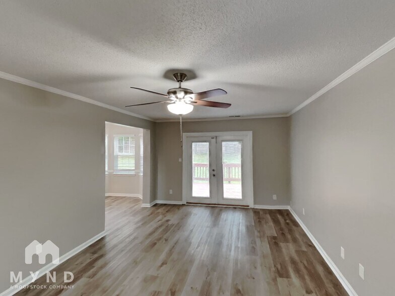 Building Photo - 219 Chattaroy Dr