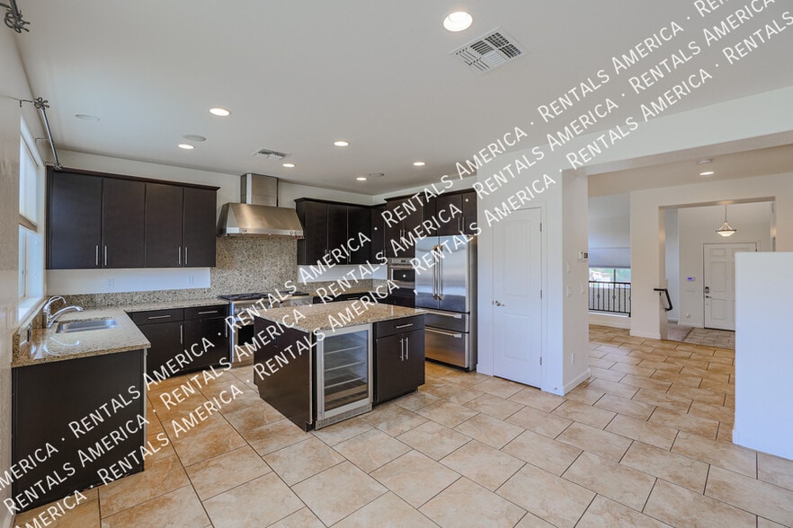 Building Photo - 654 E Sipapu Dr