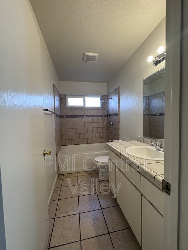 Building Photo - 7921 Montgomery Ave