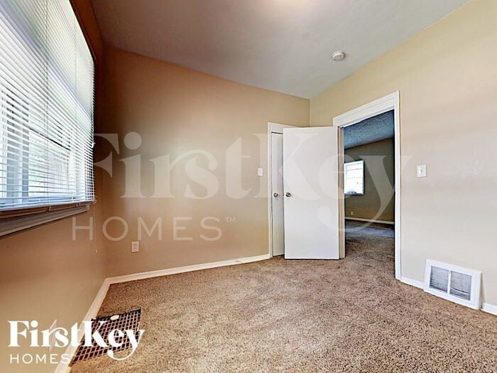 Building Photo - 615 Clement St