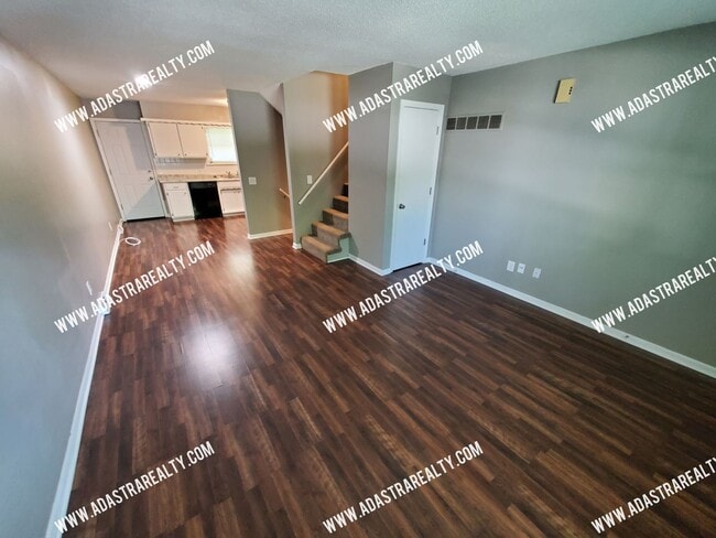 Building Photo - Very Nice 3 Bedroom/1 Bath Duplex in Olathe-Available in JULY!!!
