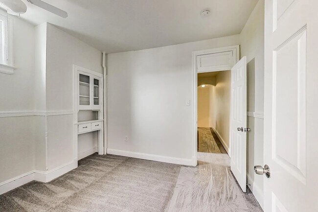 Building Photo - 137 R St NE