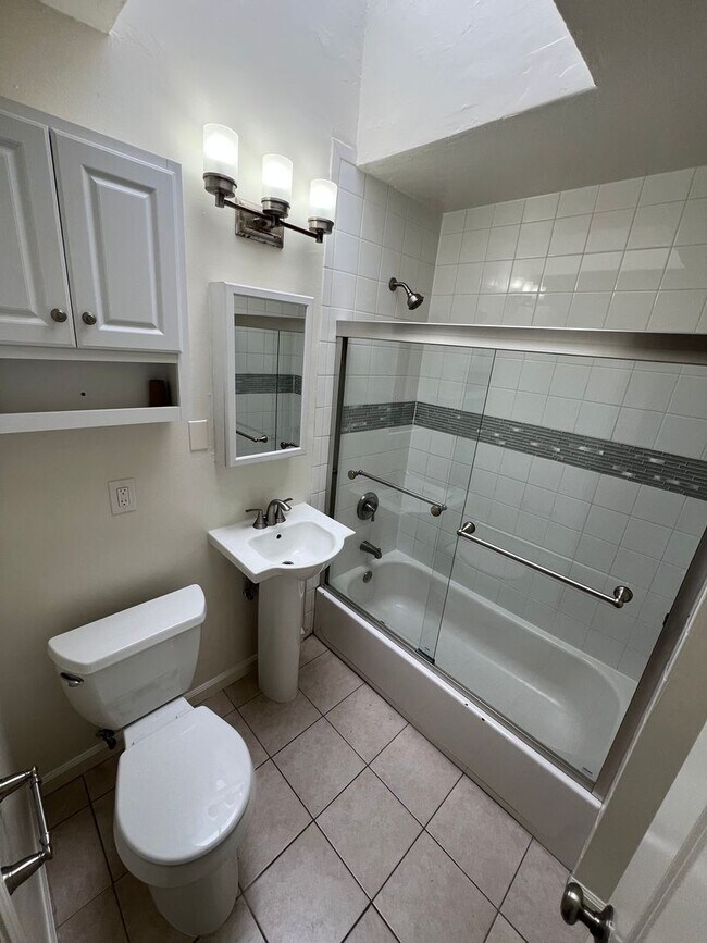 Building Photo - G4 | (M&amp;R) 412-414 &amp; 416 E Street