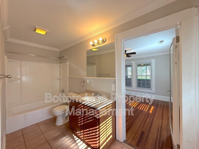 Building Photo - 307 N Linwood Ave