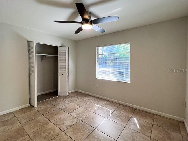 Building Photo - 5925 SW 10th Ln