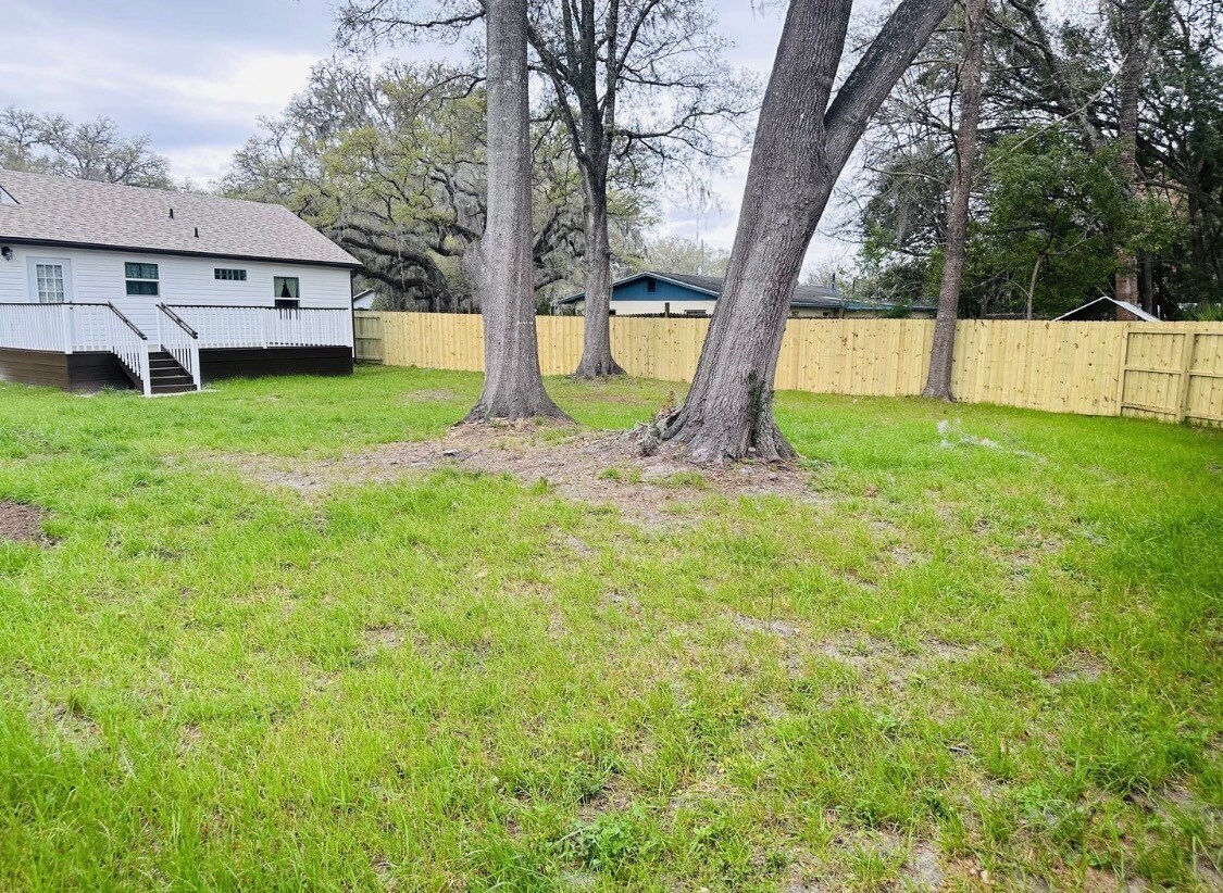 Building Photo - 329 NE 2nd St