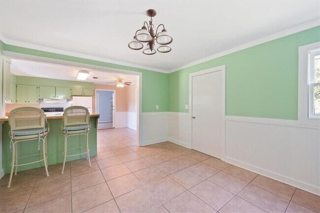 Building Photo - 300 Colson Ave