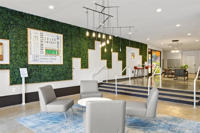 Building Photo - 1800 E 4th St