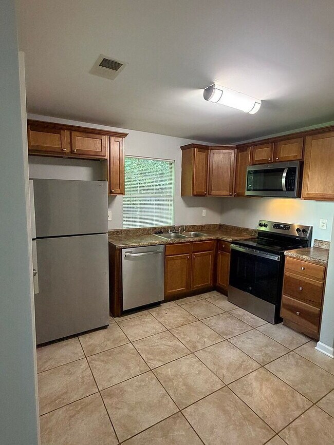 Building Photo - Single Family Home