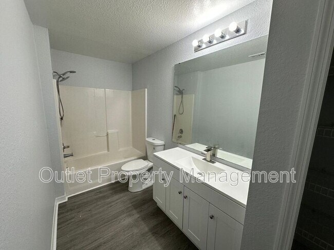 Building Photo - 5467 Vineland Rd