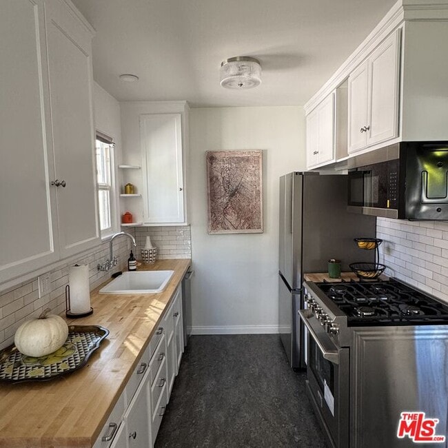 Building Photo - 8036 Norton Ave