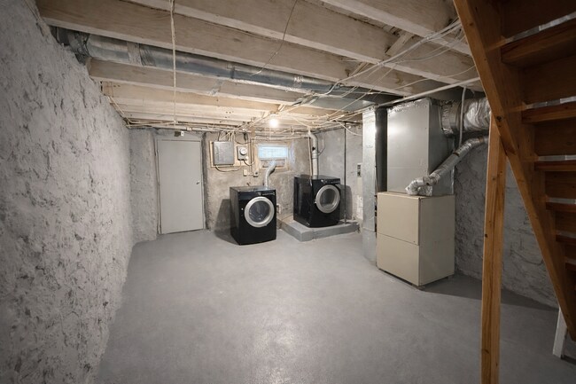 Building Photo - 3 Bedroom Home Across from Clifton Park | Central AC | Washer & Dryer