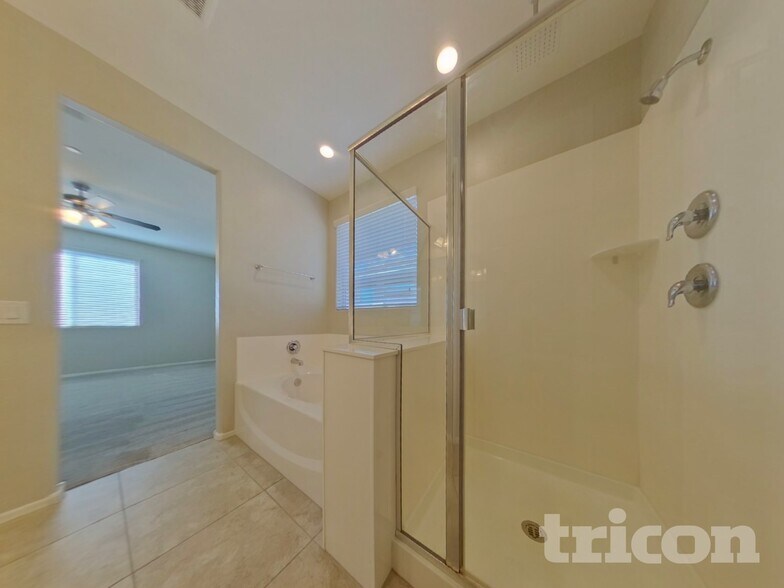 Building Photo - 21195 W Palm Ln