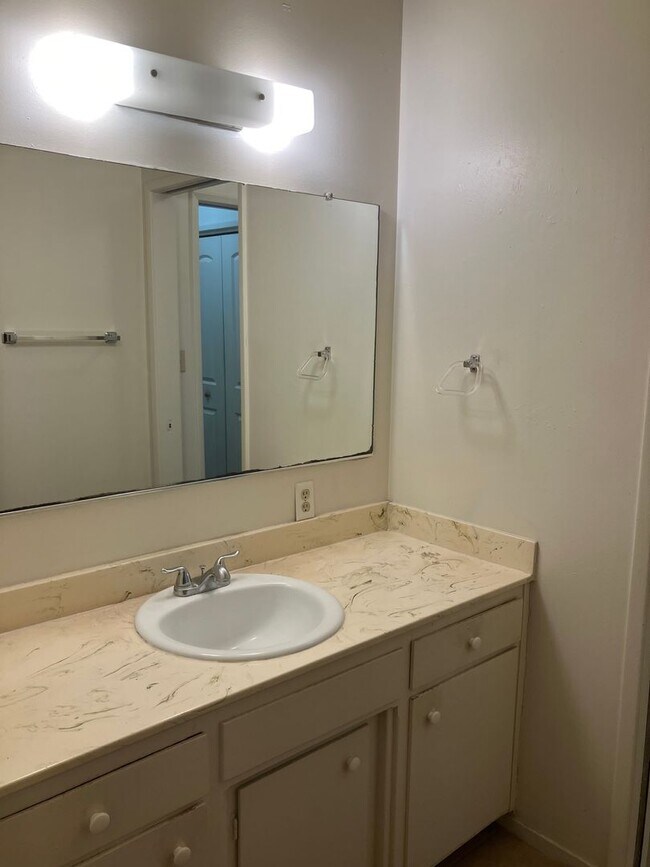 Building Photo - thornton2809 - 5.4/0/0 - R