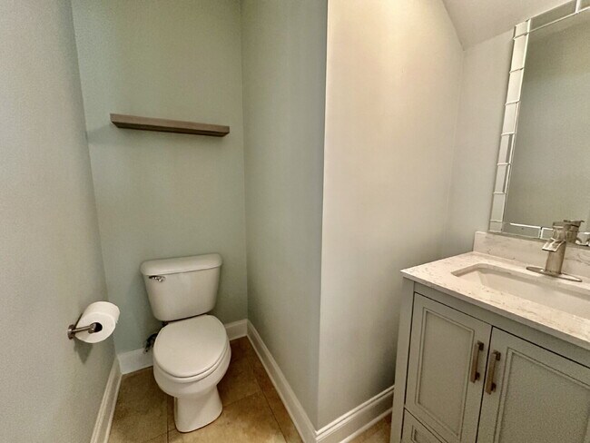 Building Photo - Charming Two Bedroom Home in Pinecrest!