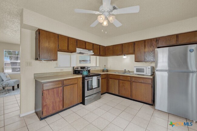 Building Photo - 807 Sturgeon Dr