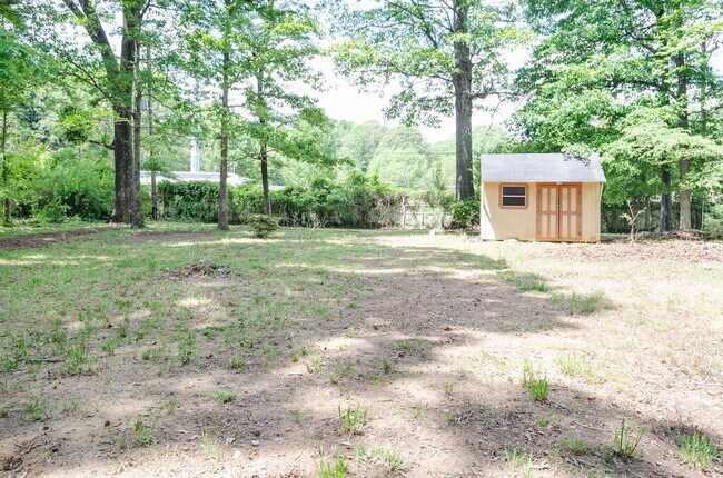 Building Photo - 827 Glendora Dr