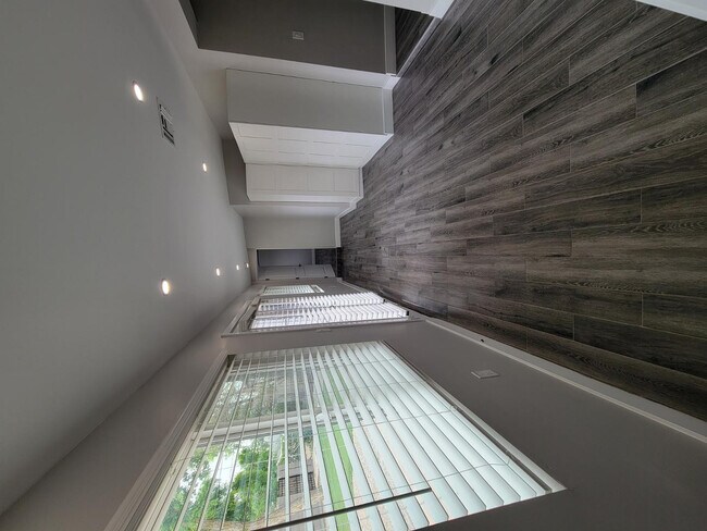 Building Photo - 535 W 15th St