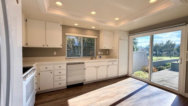 Building Photo - Gorgeous 2BD/2BA, Single-Story TH in Crow Canyon Country Club, Danville- Available NOW!