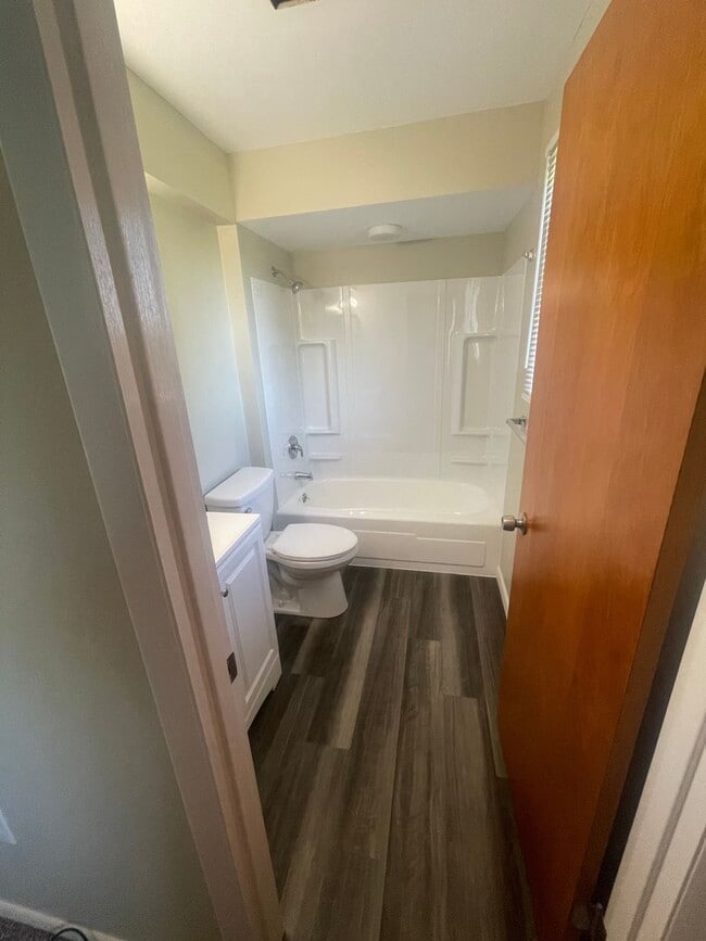Building Photo - 177 S Grandview Ave