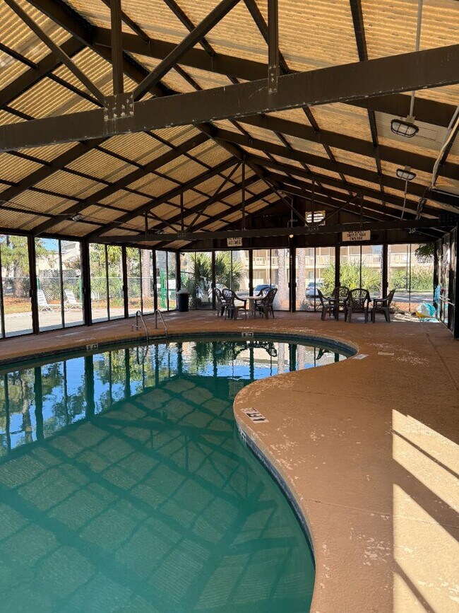 Building Photo - 1095 Plantation Dr W