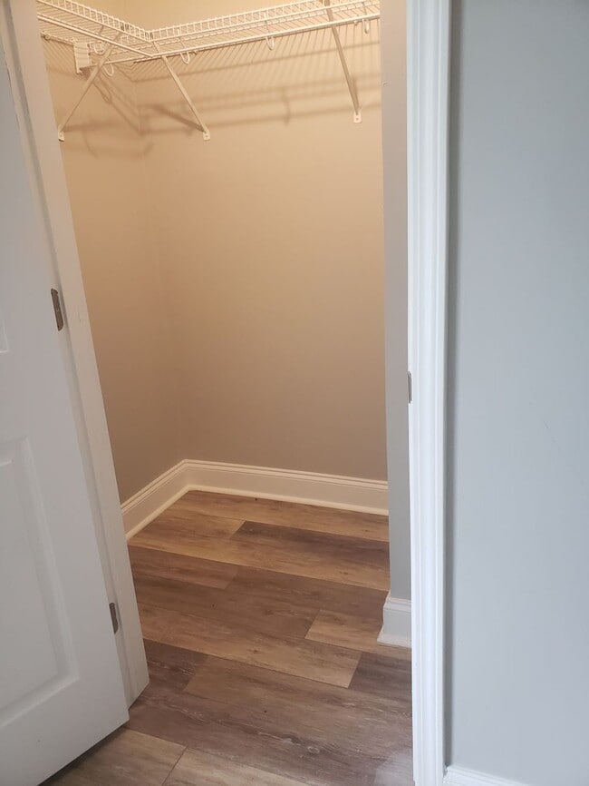 Building Photo - 2445 Farmwood Cir