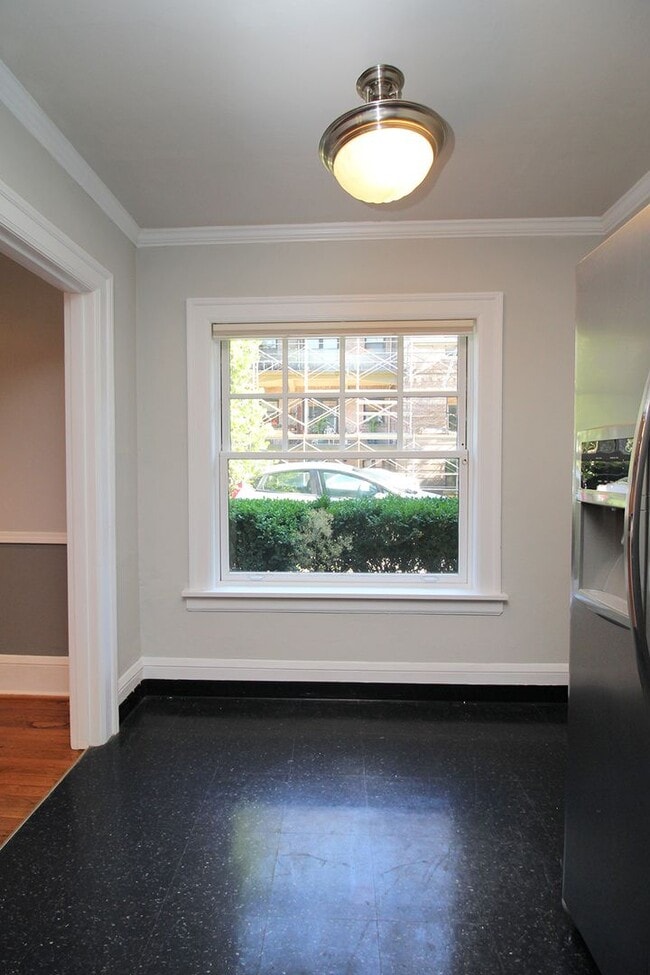 Building Photo - 507 NW 22nd Ave