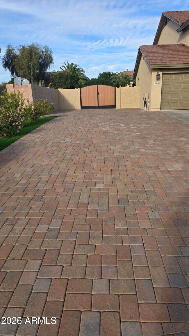 Building Photo - 9658 W Pinnacle Vista Dr