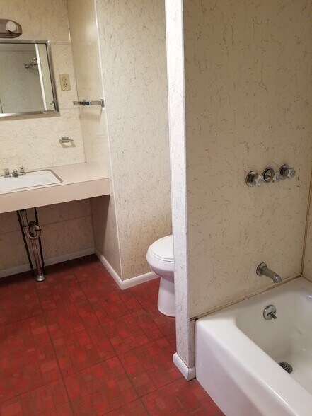 2nd floor bath - 13 Williams Ln