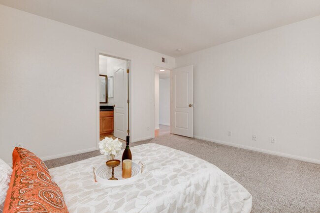 Building Photo - 526 Calle Montecito
