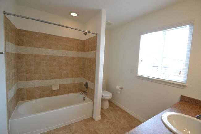 Building Photo - 5 Bed 3.5 Bath 3 Car Garage with AC