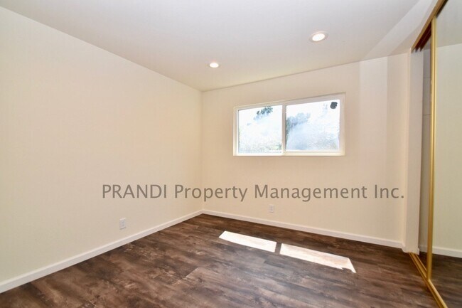 Building Photo - Beautifully Remodeled, 4 Bedroom/2 Bathroo...
