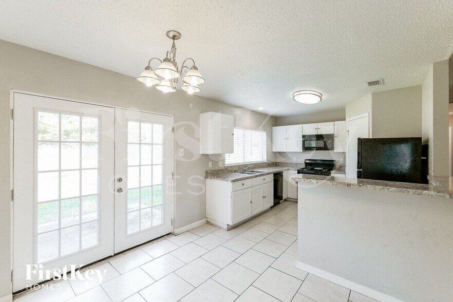 Building Photo - 17914 Holly Forest Dr