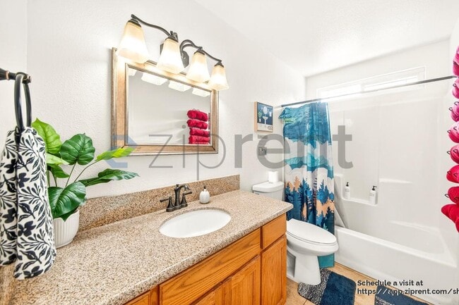 Building Photo - 1745 Buckeye St