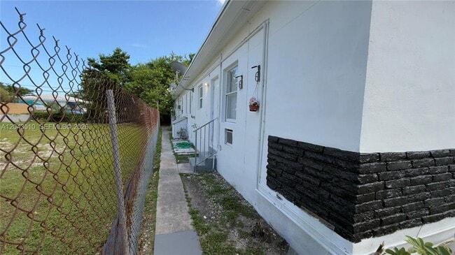 Building Photo - 808 84th St